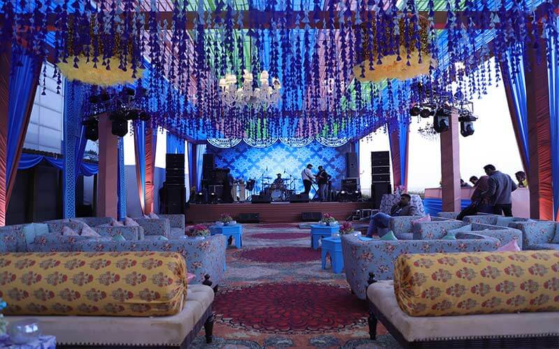 Why does people choose Destination wedding planner?